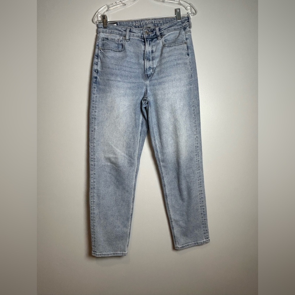 American Eagle Mom Straight Jeans light wash size 6 high rise denim